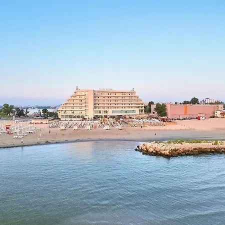 Faleza Nord アパート *